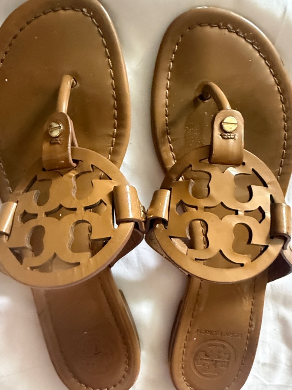 Tory Burch Brown Leather Logo Cutout Thong Sandals - Picture 2 of 14